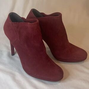 Stuart Weitzman Red Suede Stiletto Heeled  Ankle Booties Women's 8.5 NWOT